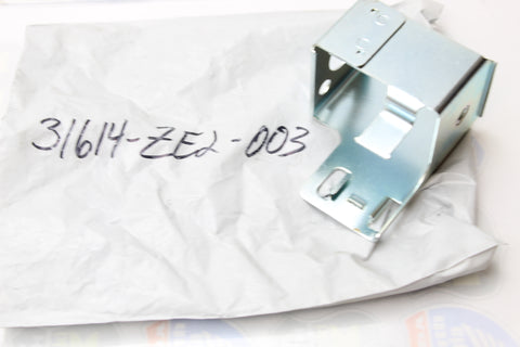 Honda 31614-ZE2-003 Brkt Case Mounting