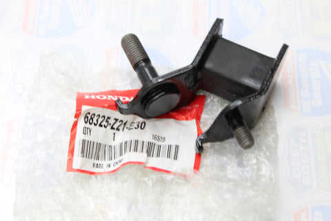 Honda 68325-Z21-E30 Rubber (Lower); 68325Z21E30 Made by Honda