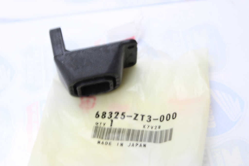 Honda 68325-ZT3-000 Rubber (Lower)